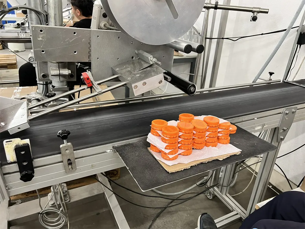 Bestickeren oranje ronde-blikjes